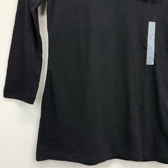 Old Navy size Small Women’s Black Beaded Floral 3/4 Sleeve Top NWT - Picture 3 of 6